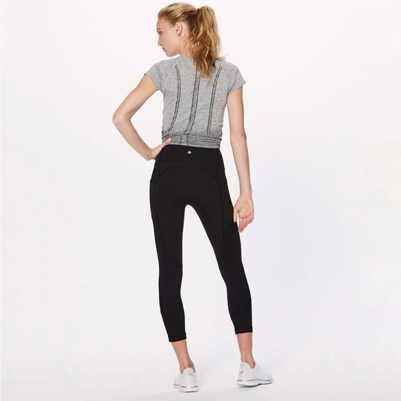 lululemon athletica All the Right Place Crop 23” Size 4 Black Leggings - Picture 3 of 11